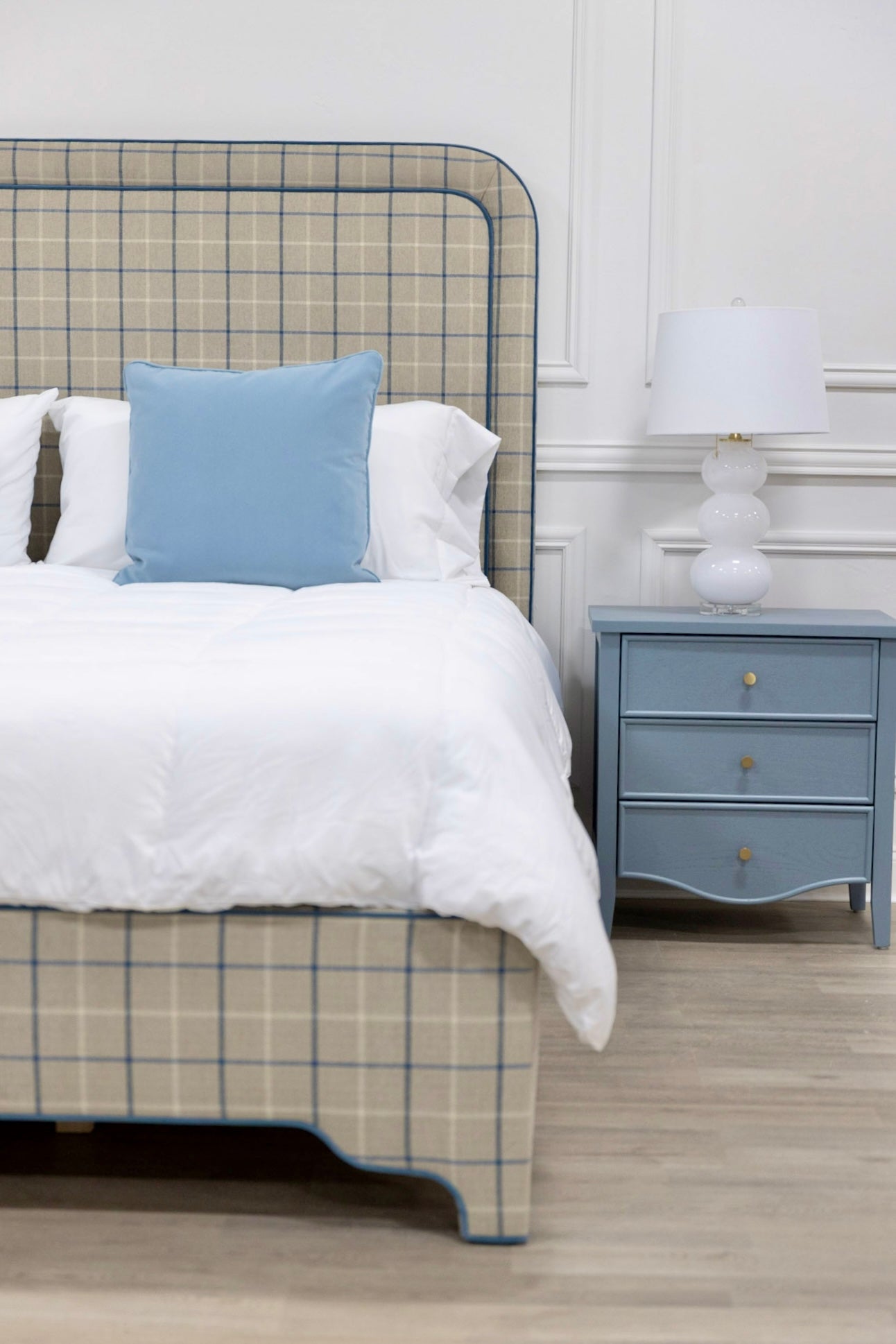 The Lorraine King Bed - Scalloped Legs - Performance Cream Plaid Fabric - Ocean Blue Trim