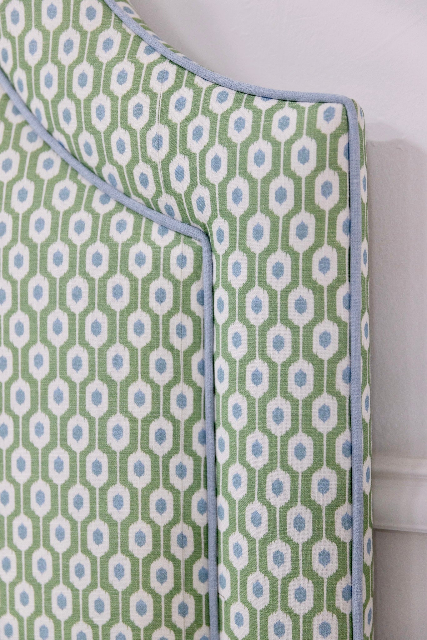 The Martha Queen Bed - RETRO POINCIANA SAGE - Sky Blue Trim