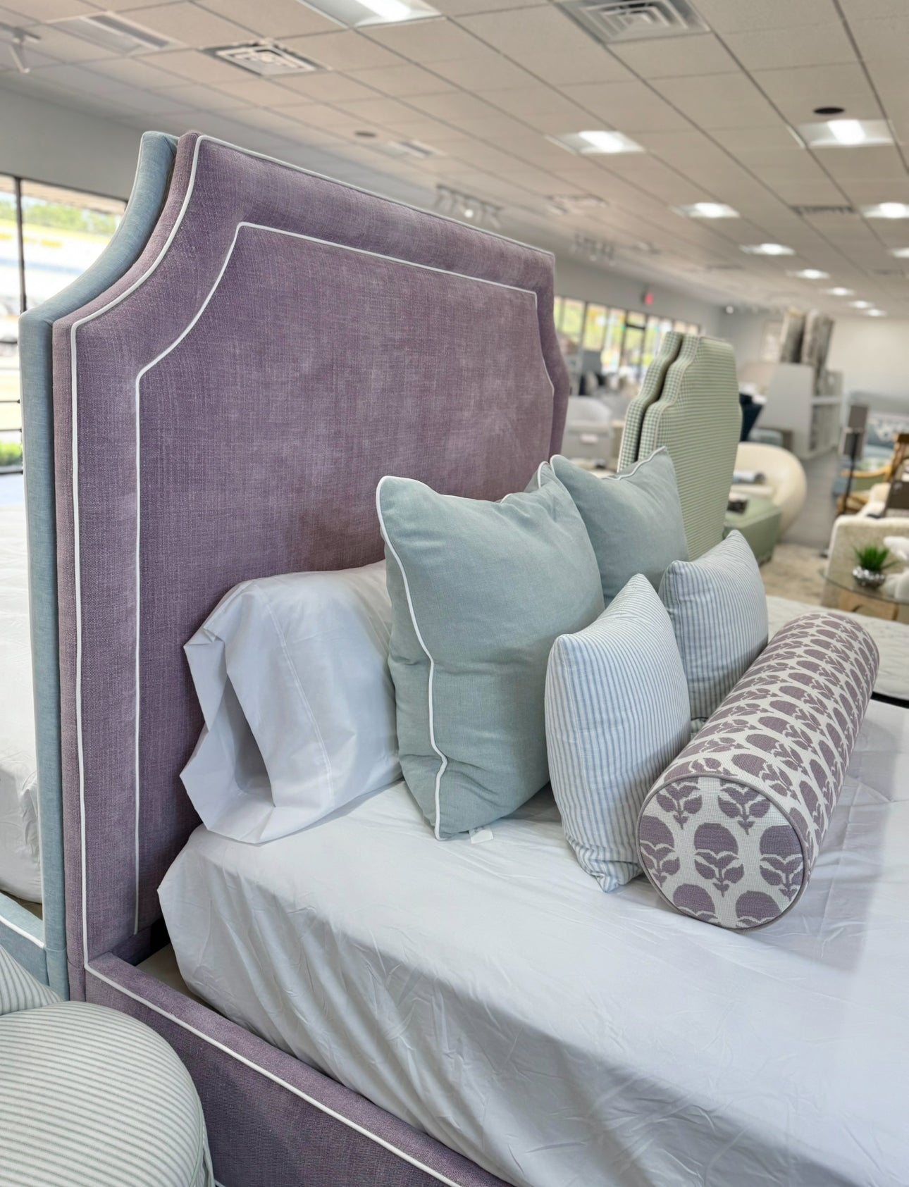 65”H Queen Scalloped Legs Platform Bed. 