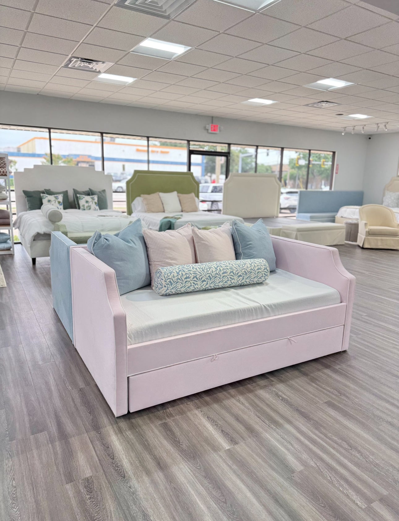 Twin Trundle daybed.