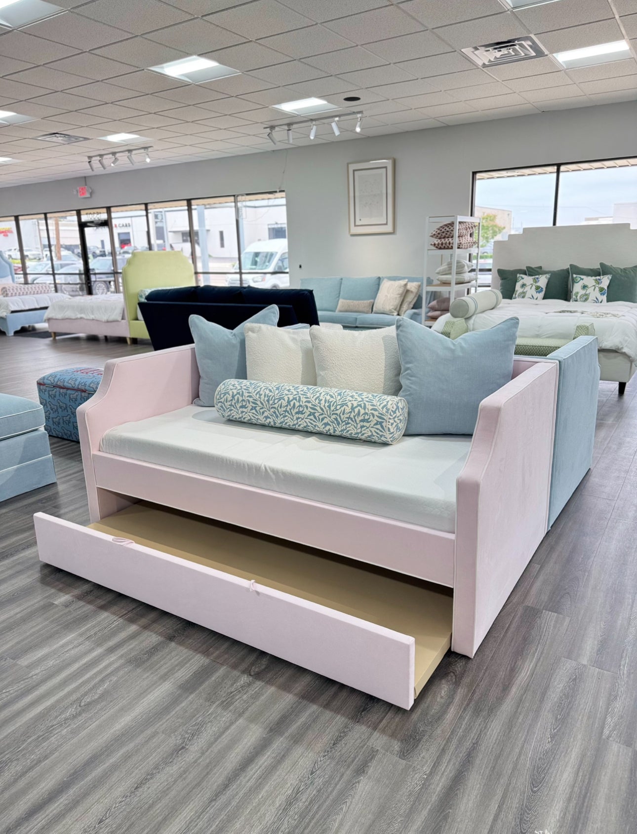 Twin Trundle daybed.