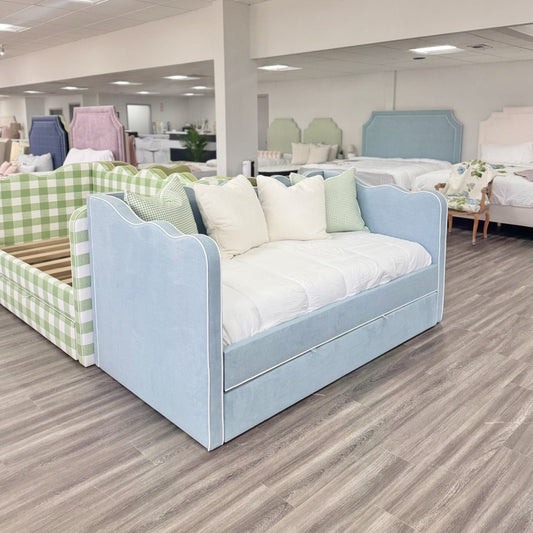 Scalloped Twin Trundle Daybed