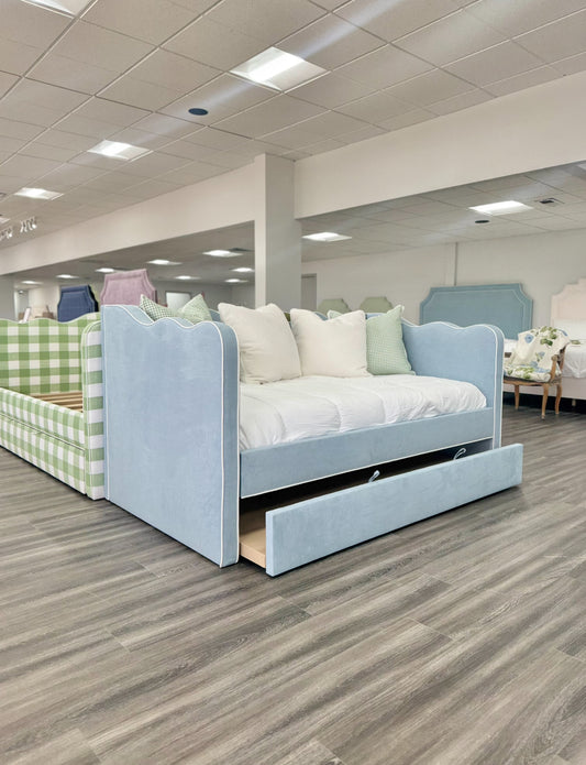 Scalloped Twin Trundle Daybed