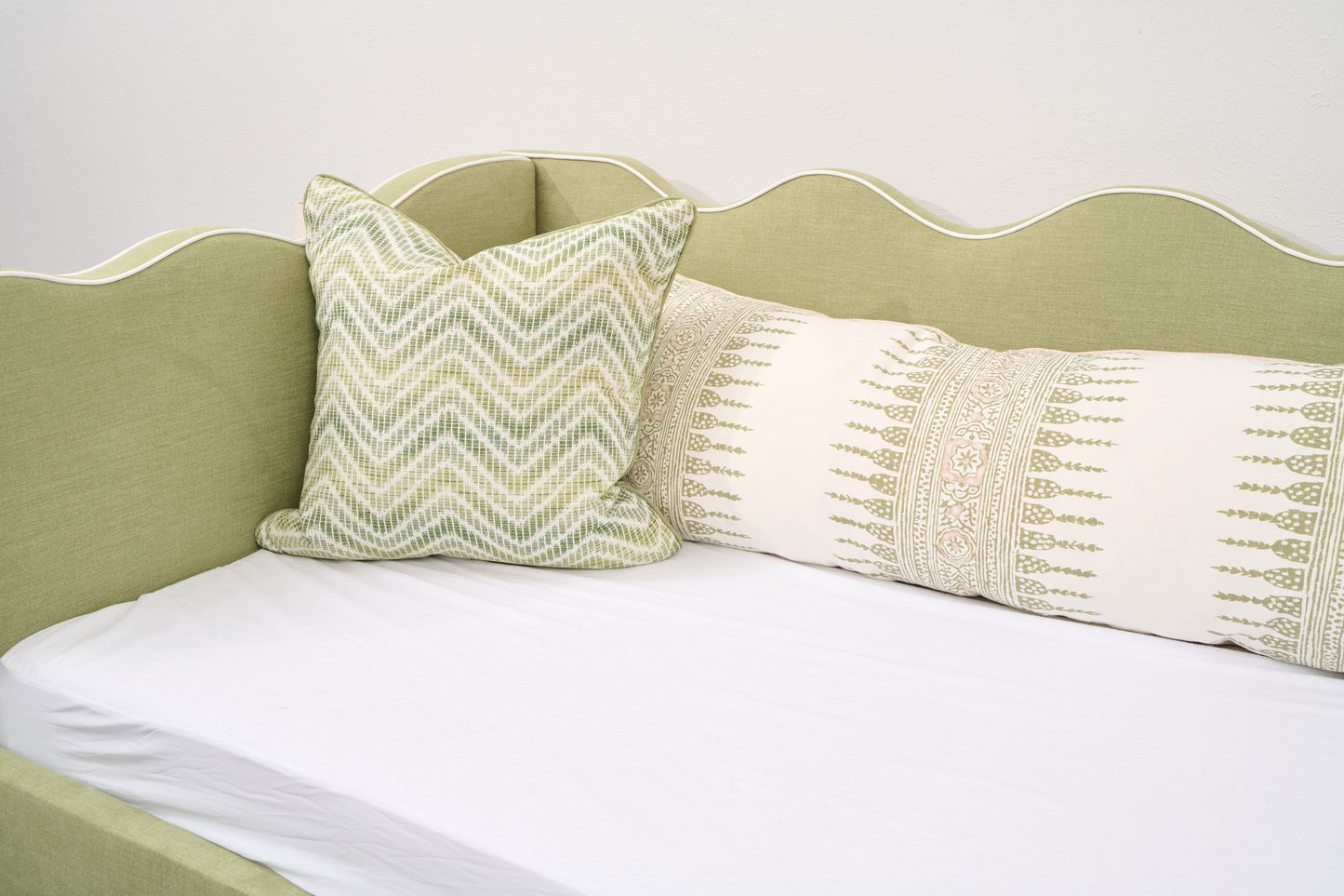 Scalloped Twin Trundle Daybed.