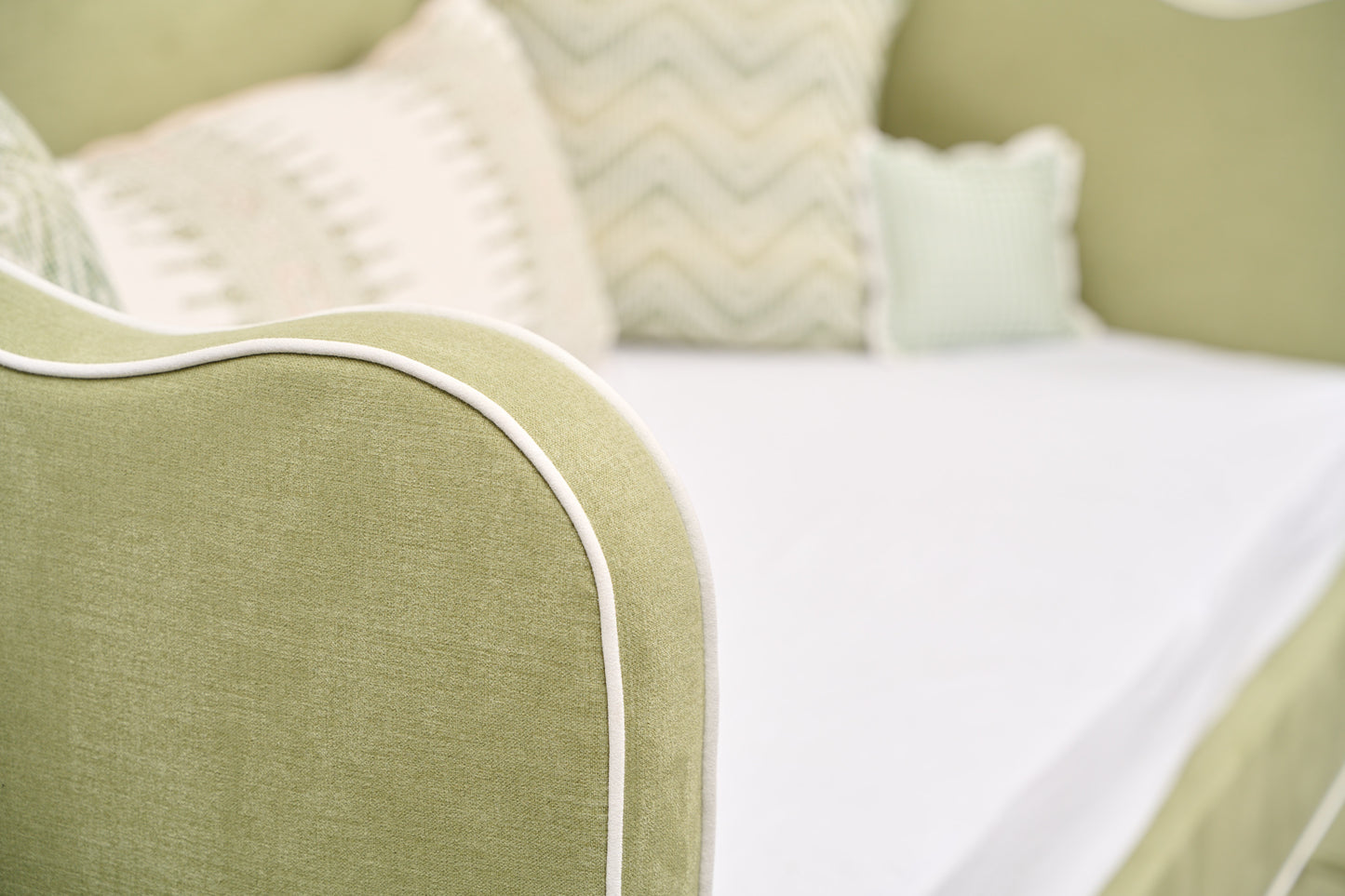 Scalloped Twin Trundle Daybed.
