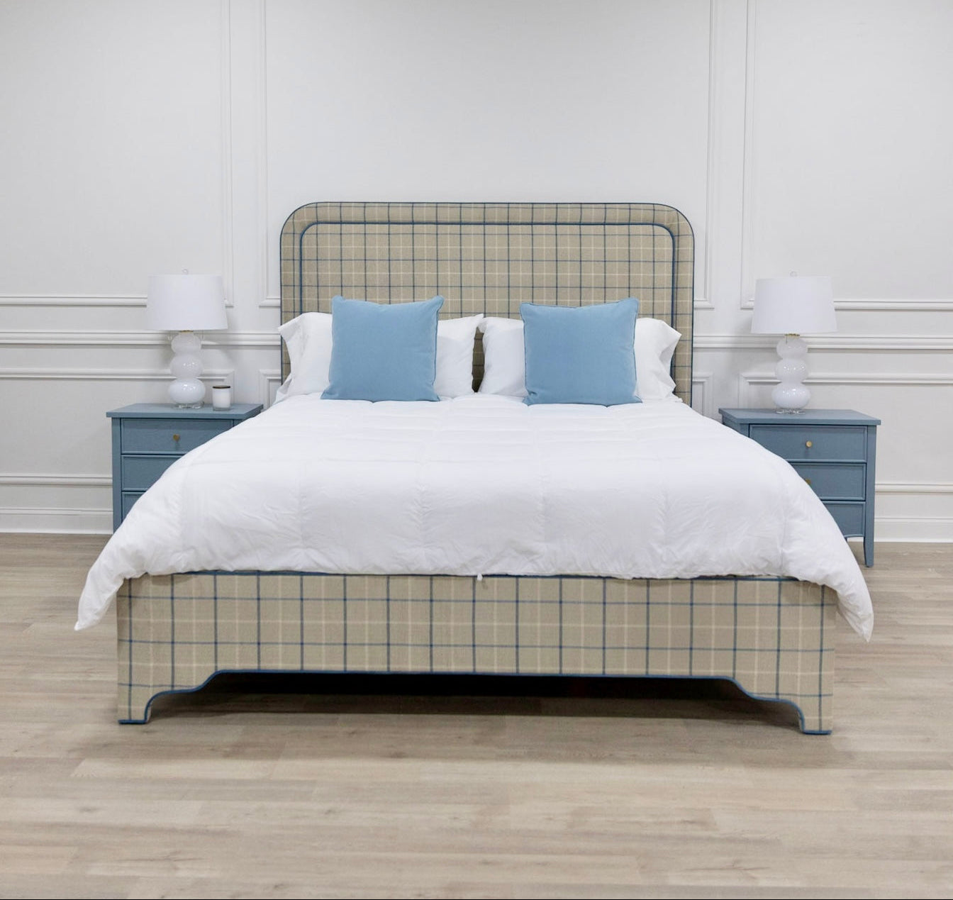 The Lorraine King Bed - Scalloped Legs - Performance Cream Plaid Fabric - Ocean Blue Trim