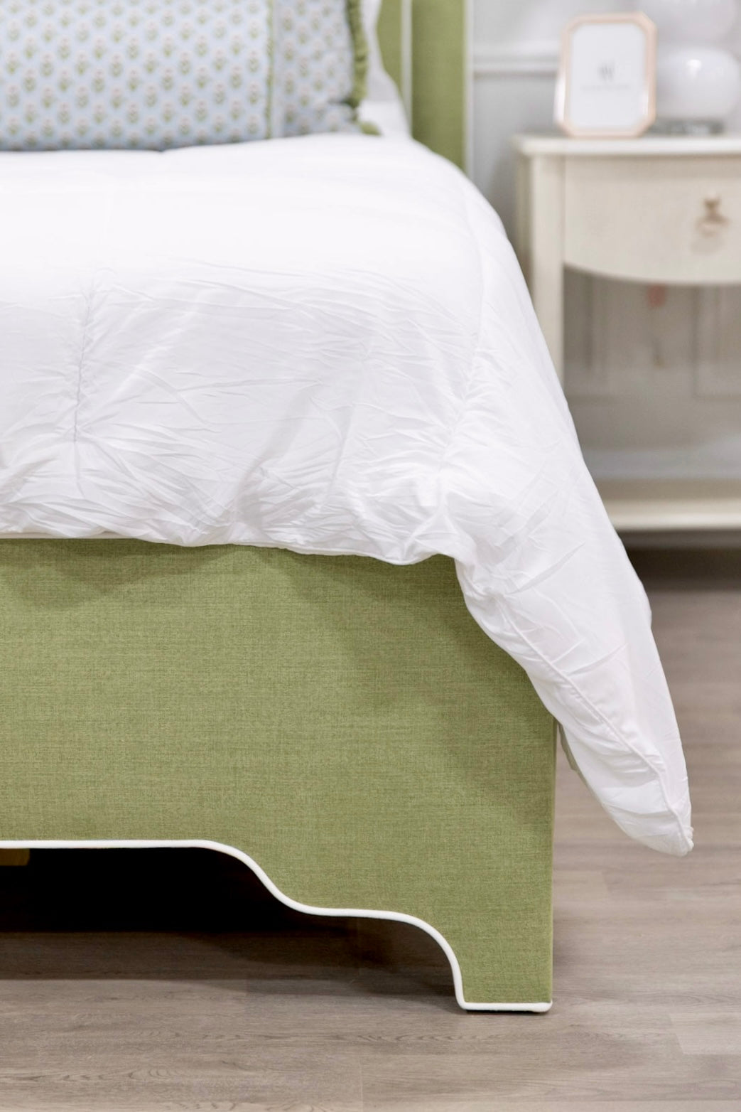 The Addison Queen Bed - Scalloped Legs - Pistachio Green Woven Fabric - White Trim