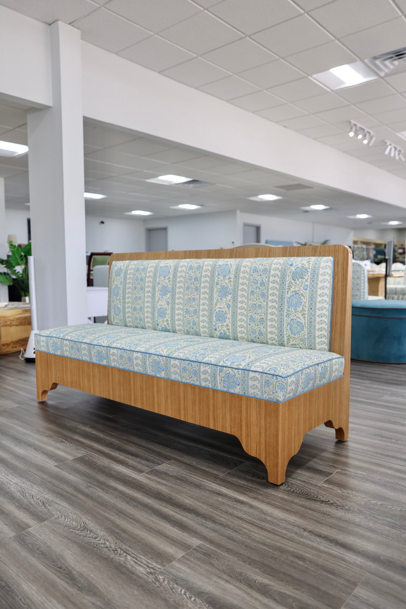 Lorraine White Oak Banquette – Lee Jofa Indiennes Fabric - Blue Trim