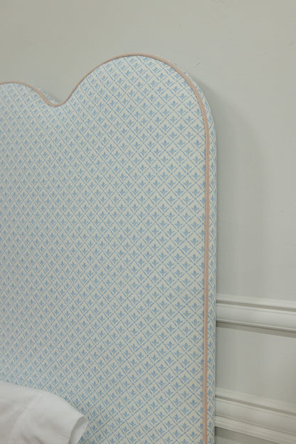 The Waverly Twin Bed - Pauline Cloudblue Fabric - Rose Pink Trim