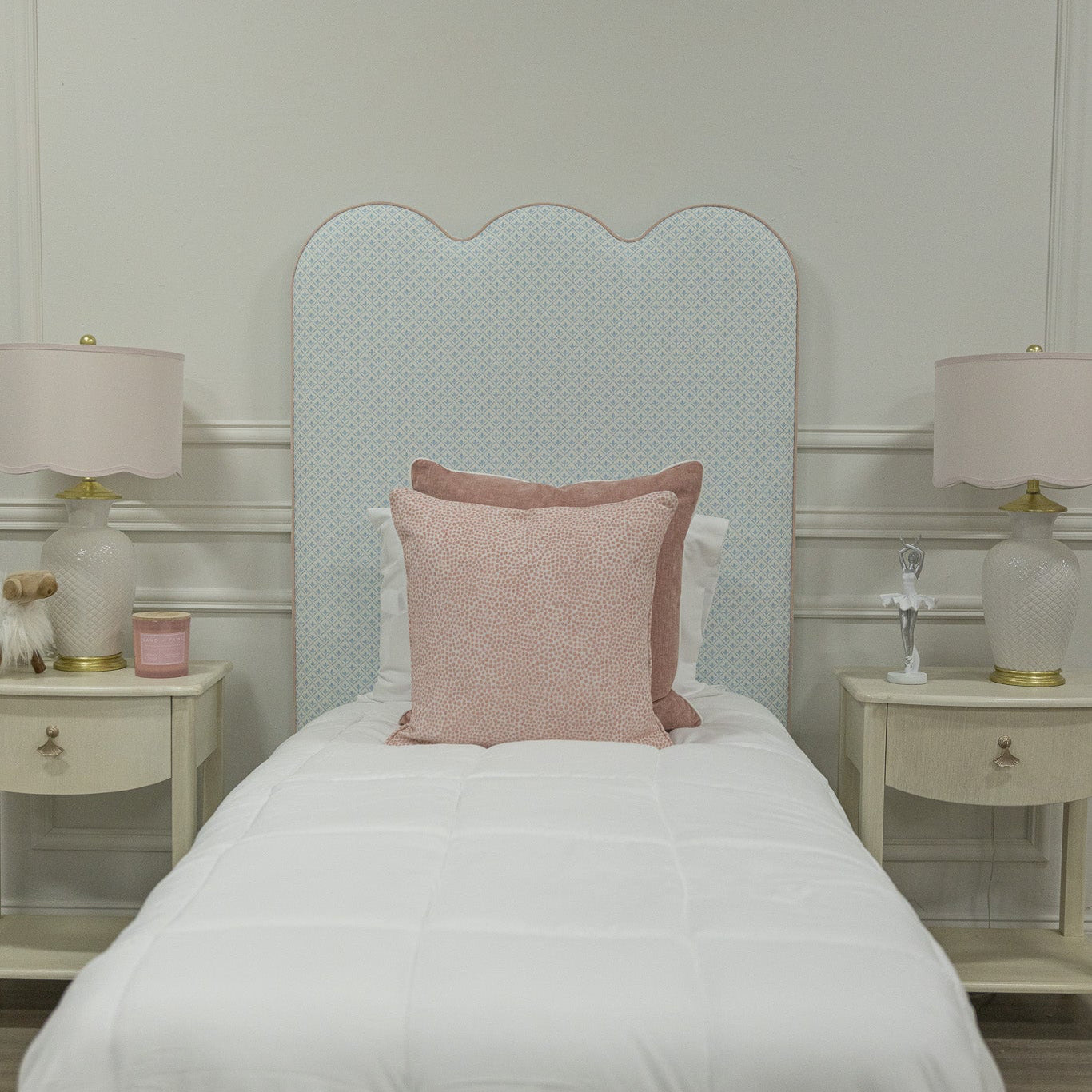 The Waverly Twin Bed - Pauline Cloudblue Fabric - Rose Pink Trim