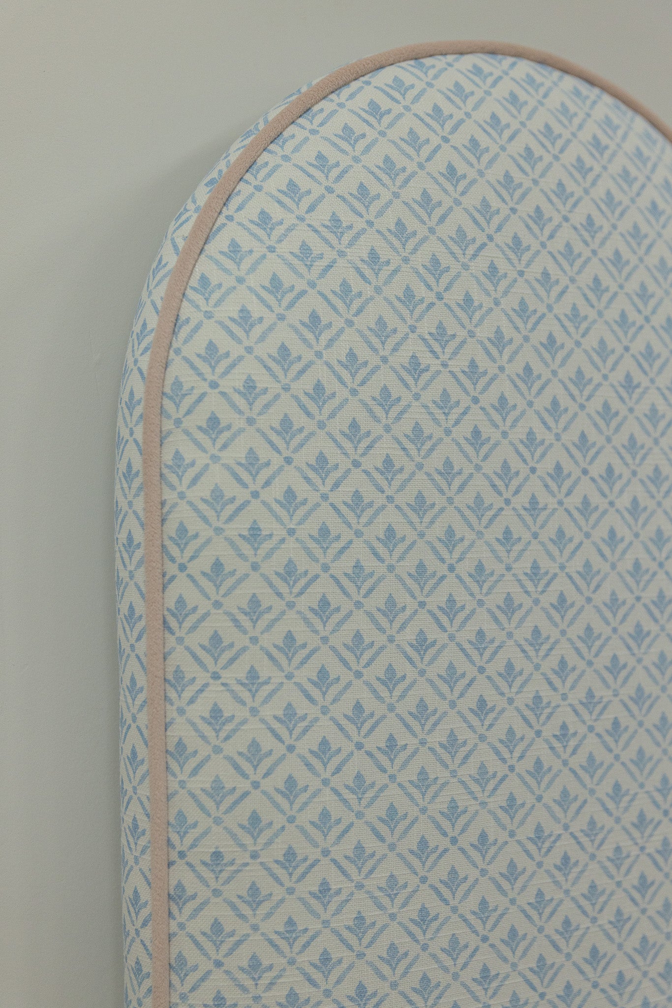 The Waverly Twin Bed - Pauline Cloudblue Fabric - Rose Pink Trim