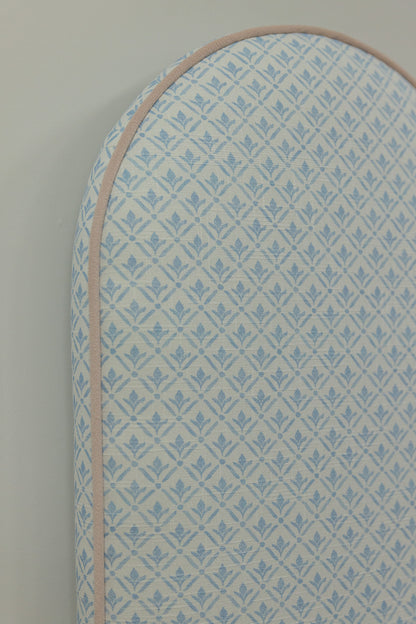 The Waverly Twin Bed - Pauline Cloudblue Fabric - Rose Pink Trim