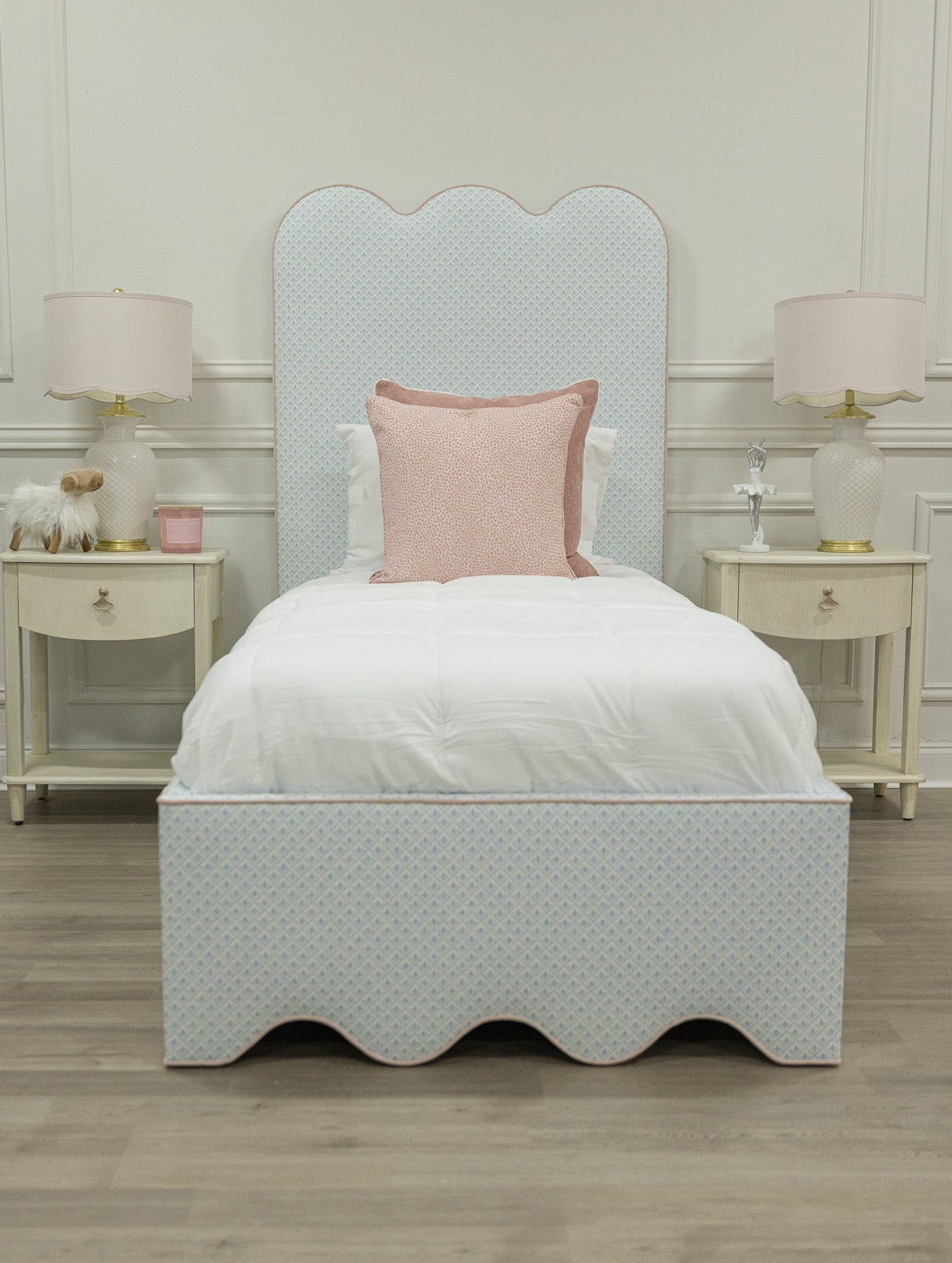 The Waverly Twin Bed - Pauline Cloudblue Fabric - Rose Pink Trim