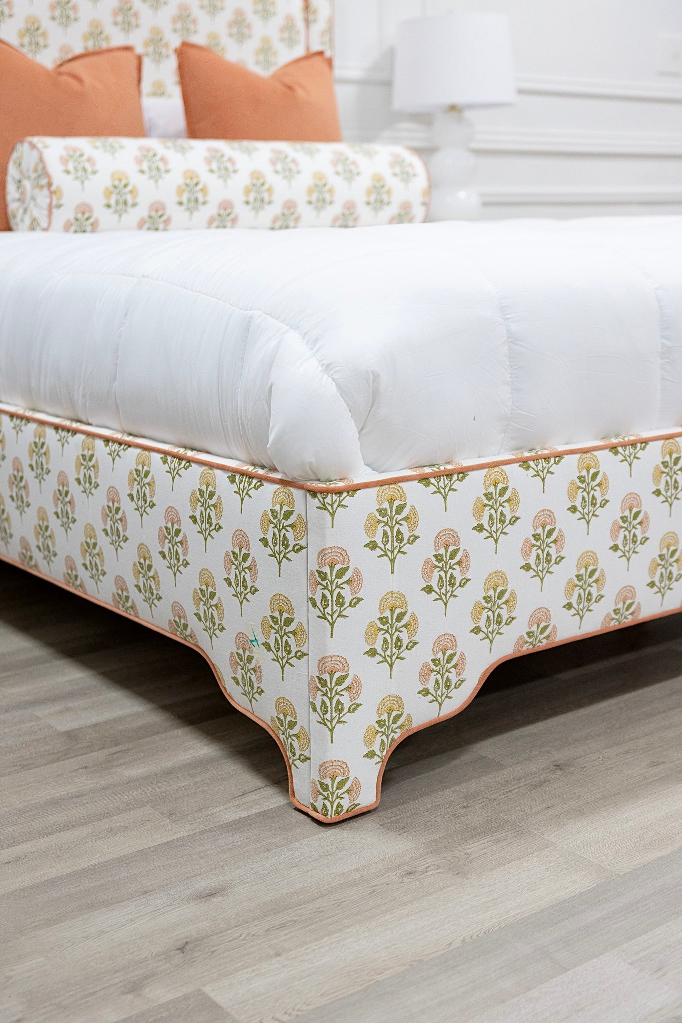 The Aliana Queen Bed - Scalloped Legs - FARAH CORAL/YELLOW - Papaya Trim