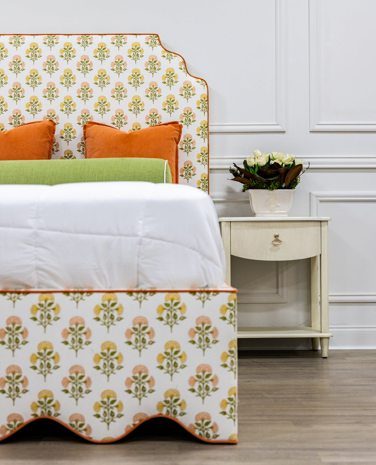 The Waverly Full Bed - Scalloped Base Farah Helena Fabric - Papaya Trim