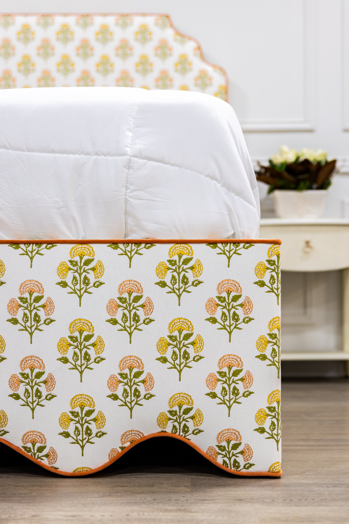 The Waverly Full Bed - Scalloped Base Farah Helena Fabric - Papaya Trim