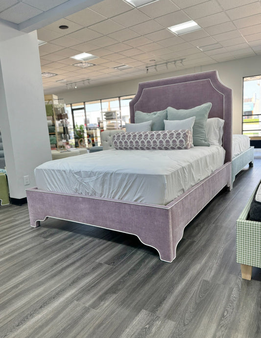65”H Queen Scalloped Legs Platform Bed.&nbsp;