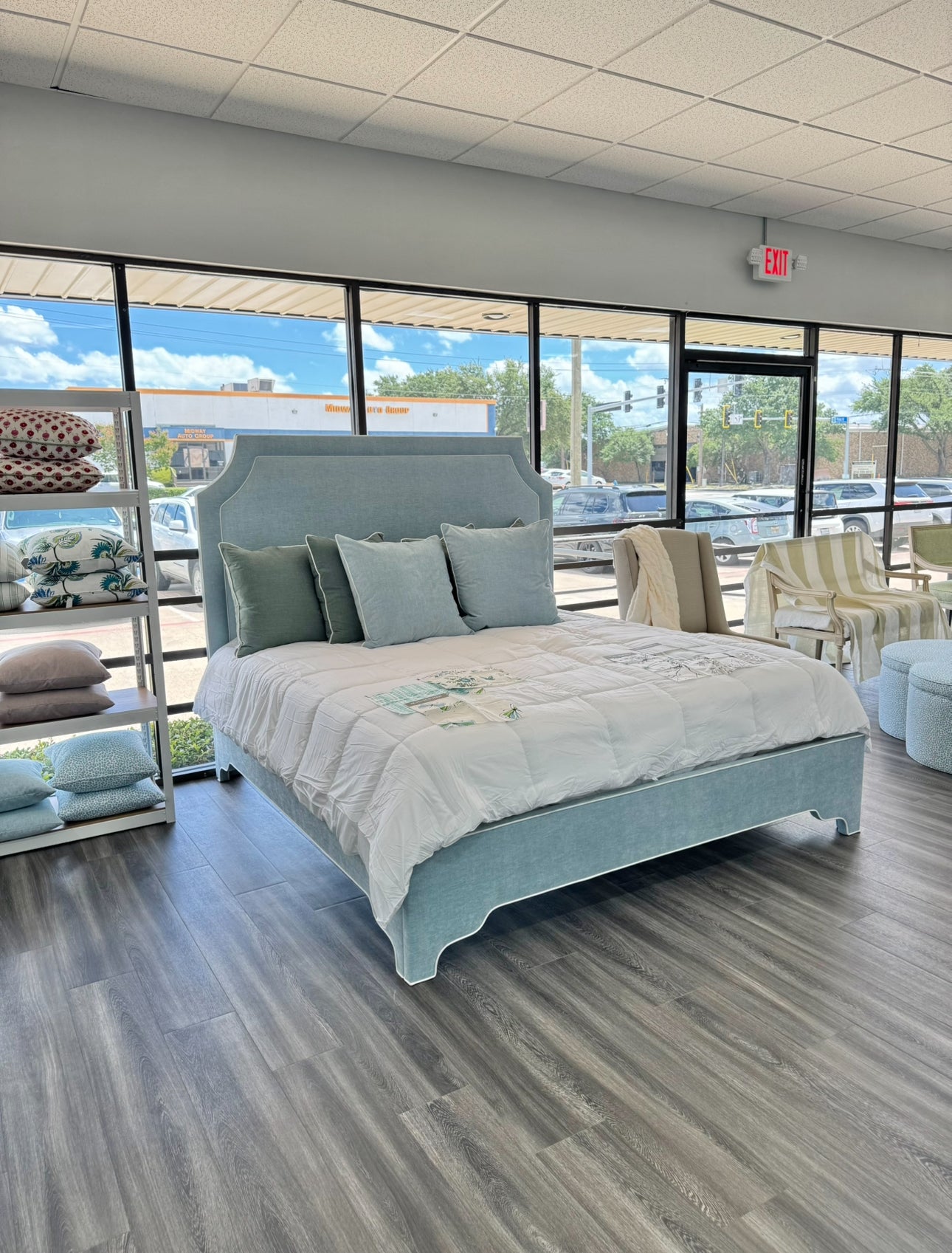 65"H King Scalloped Legs Platform Bed