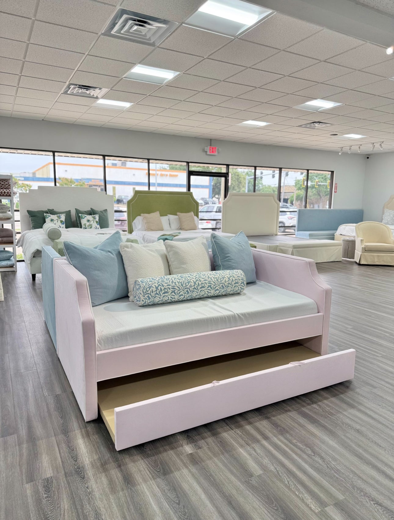 Twin Trundle daybed.