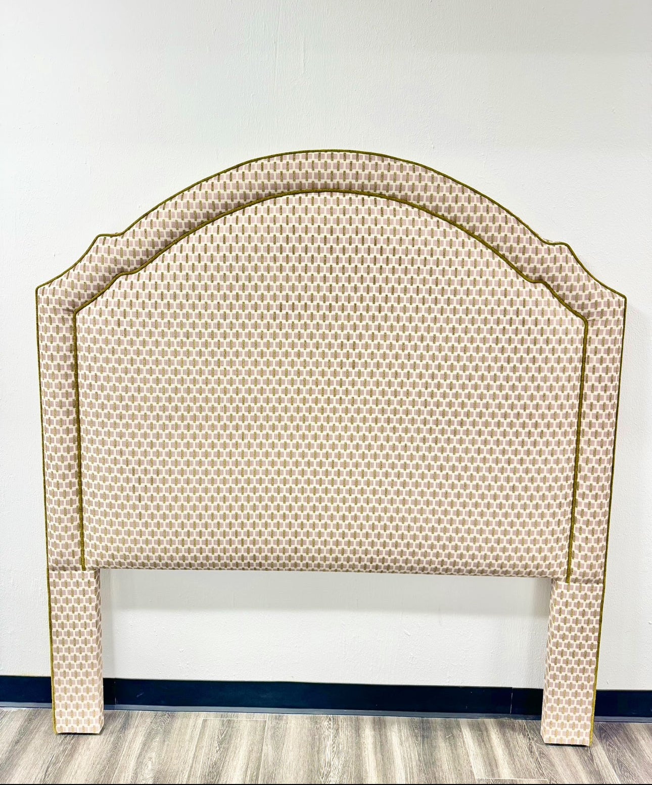 65” H Queen Headboard in Orchid Jacquard / Chenille Fabric