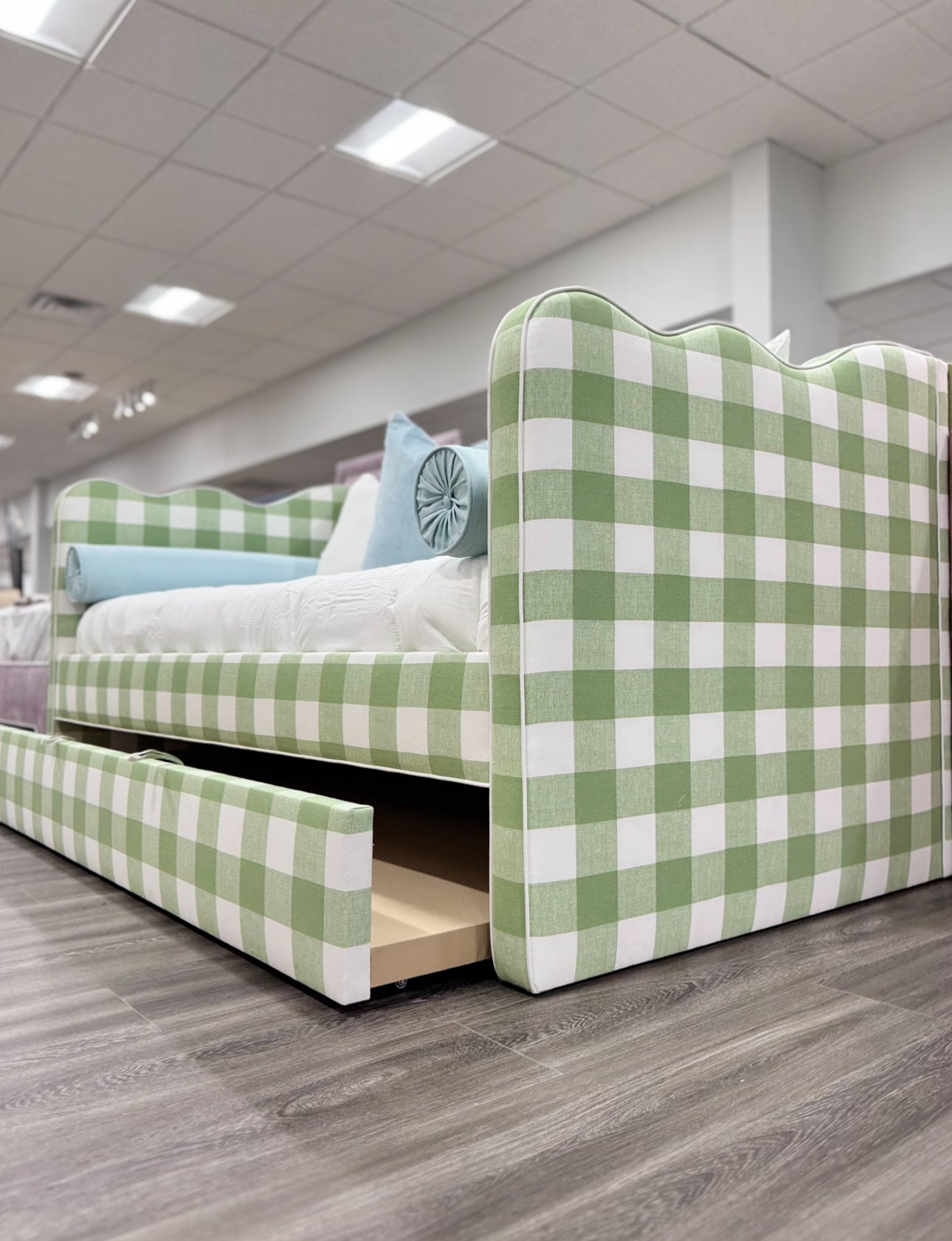Scalloped Twin Trundle Daybed.