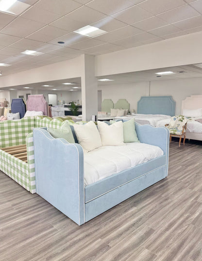 Scalloped Twin Trundle Daybed