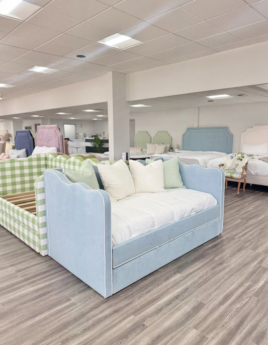 Scalloped Twin Trundle Daybed