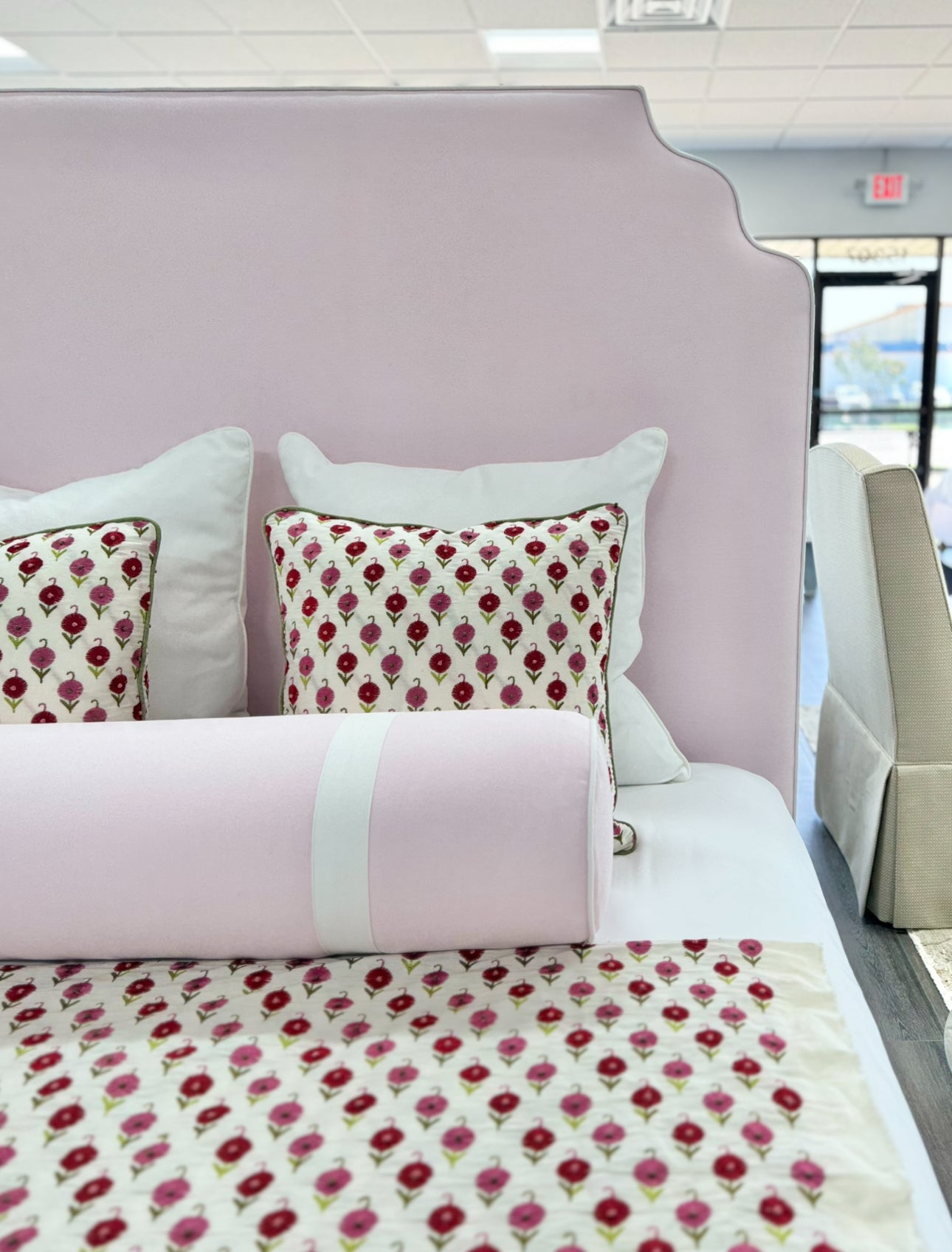 65" H Queen Scalloped Base Platform Bed