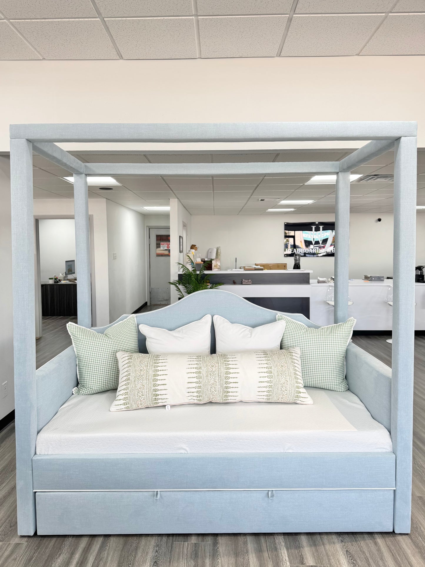 Canopy Twin Trundle Daybed