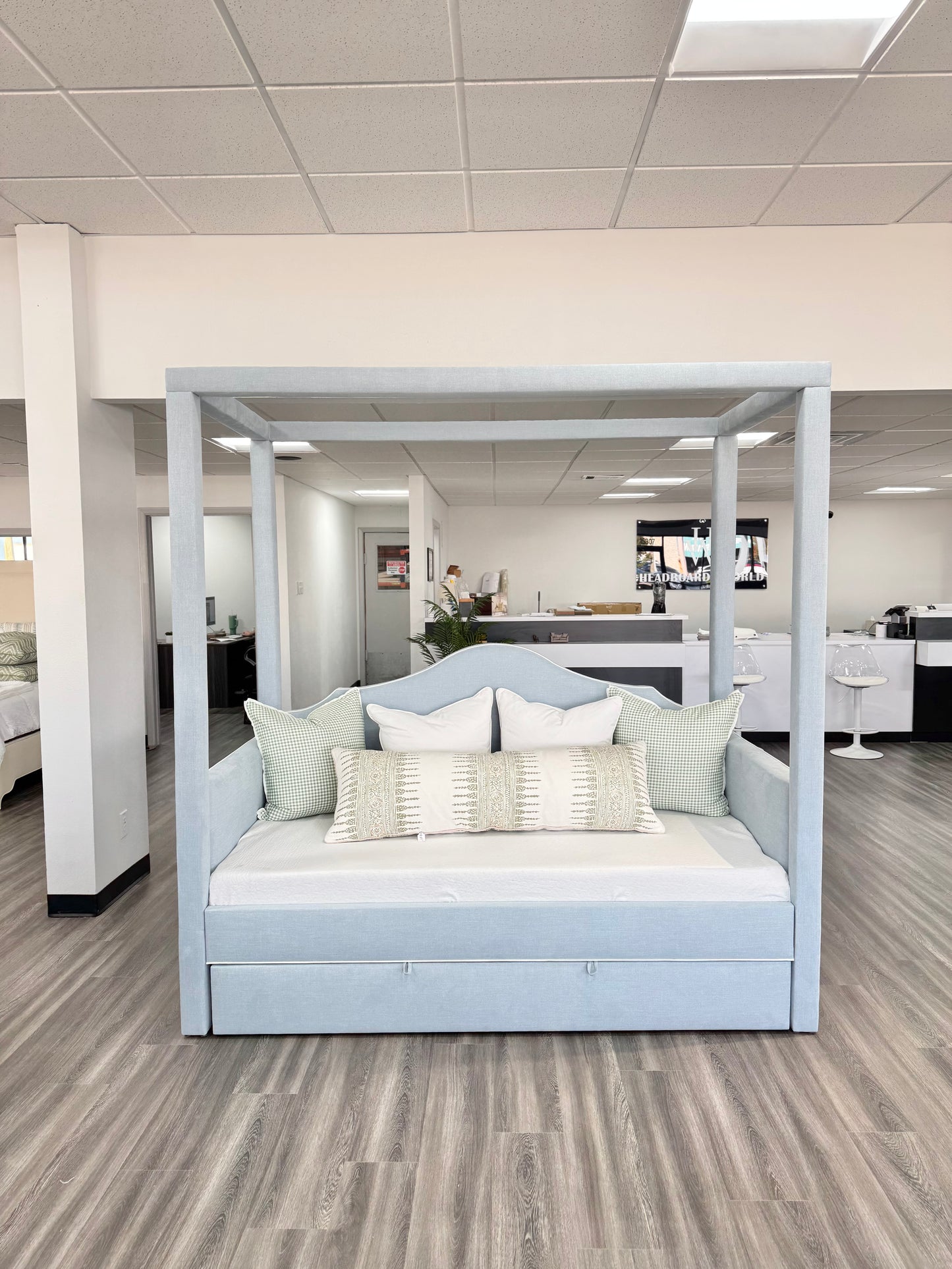 Canopy Twin Trundle Daybed