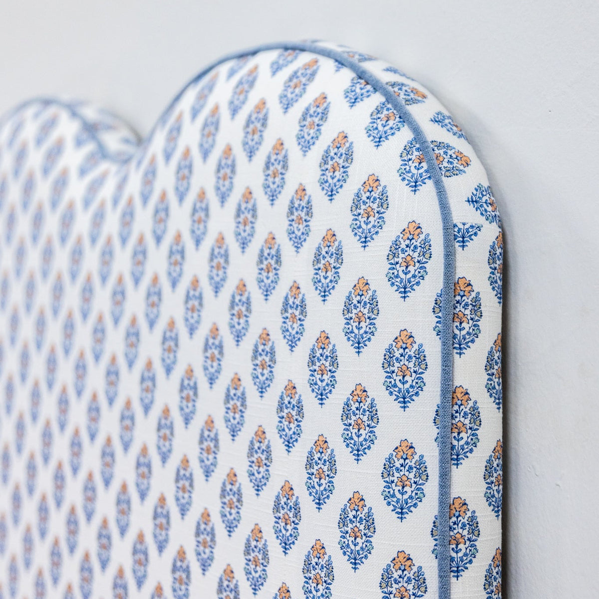The Waverly Queen Bed - Scalloped Base Island Bloom Fabric - Ocean Blue Trim