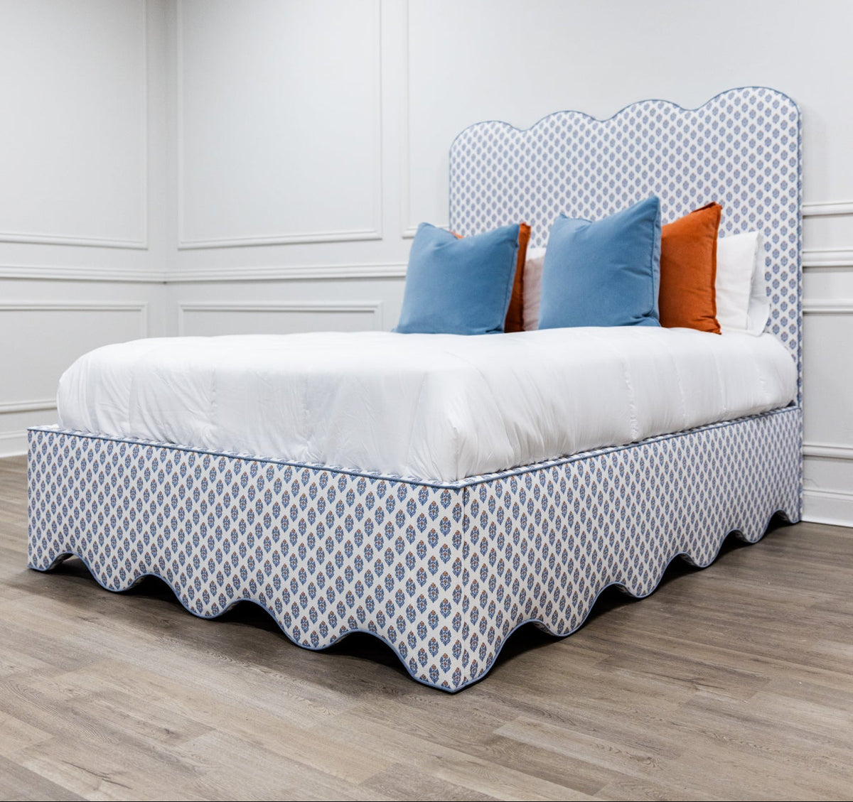 The Waverly Queen Bed - Scalloped Base Island Bloom Fabric - Ocean Blue Trim