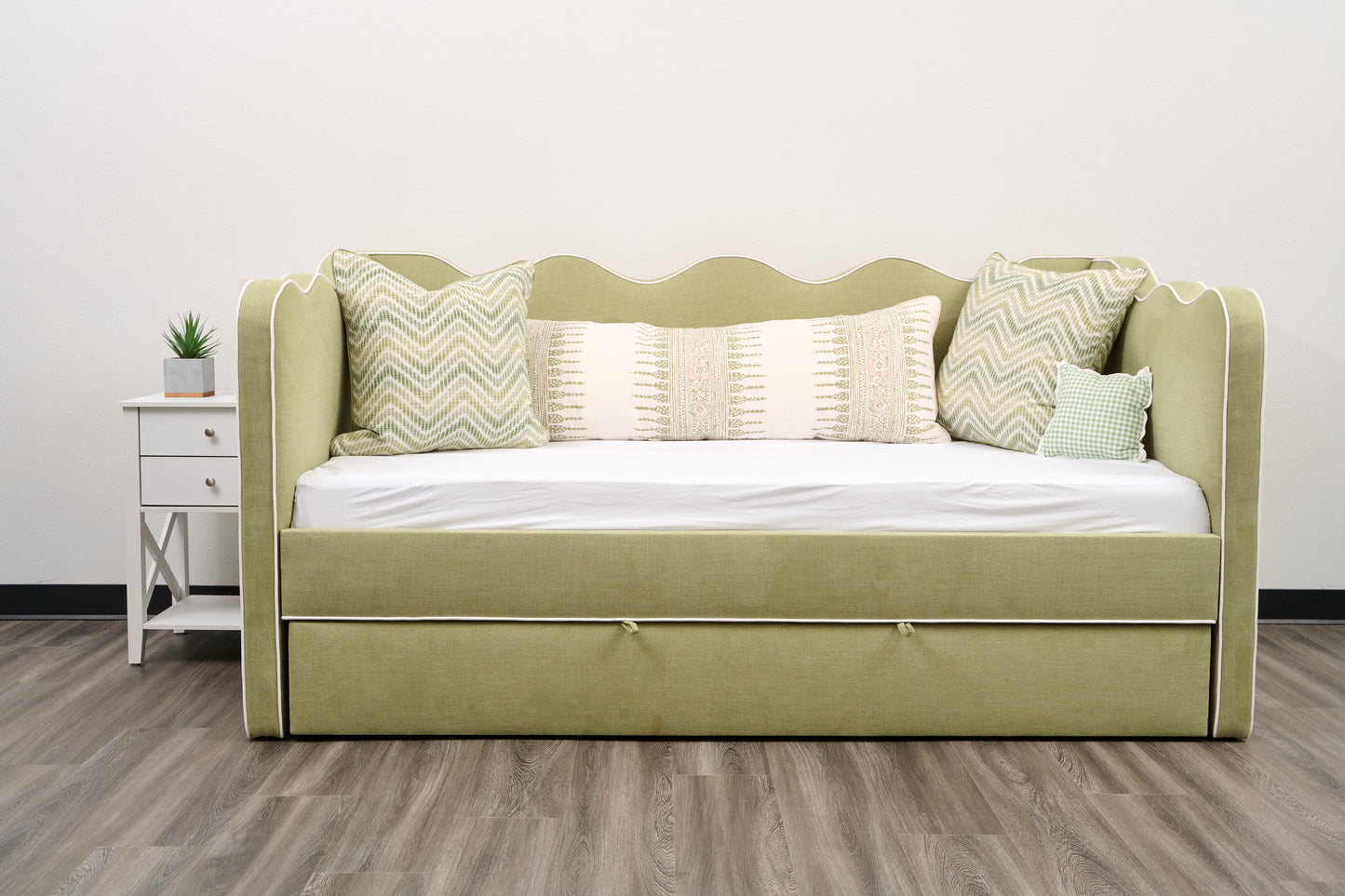 Scalloped Twin Trundle Daybed.